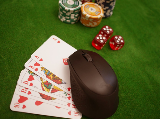 mouse and poker set